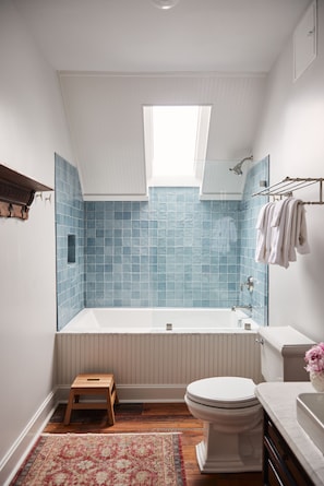 Bathroom - Post House Inn (Mount Pleasant)