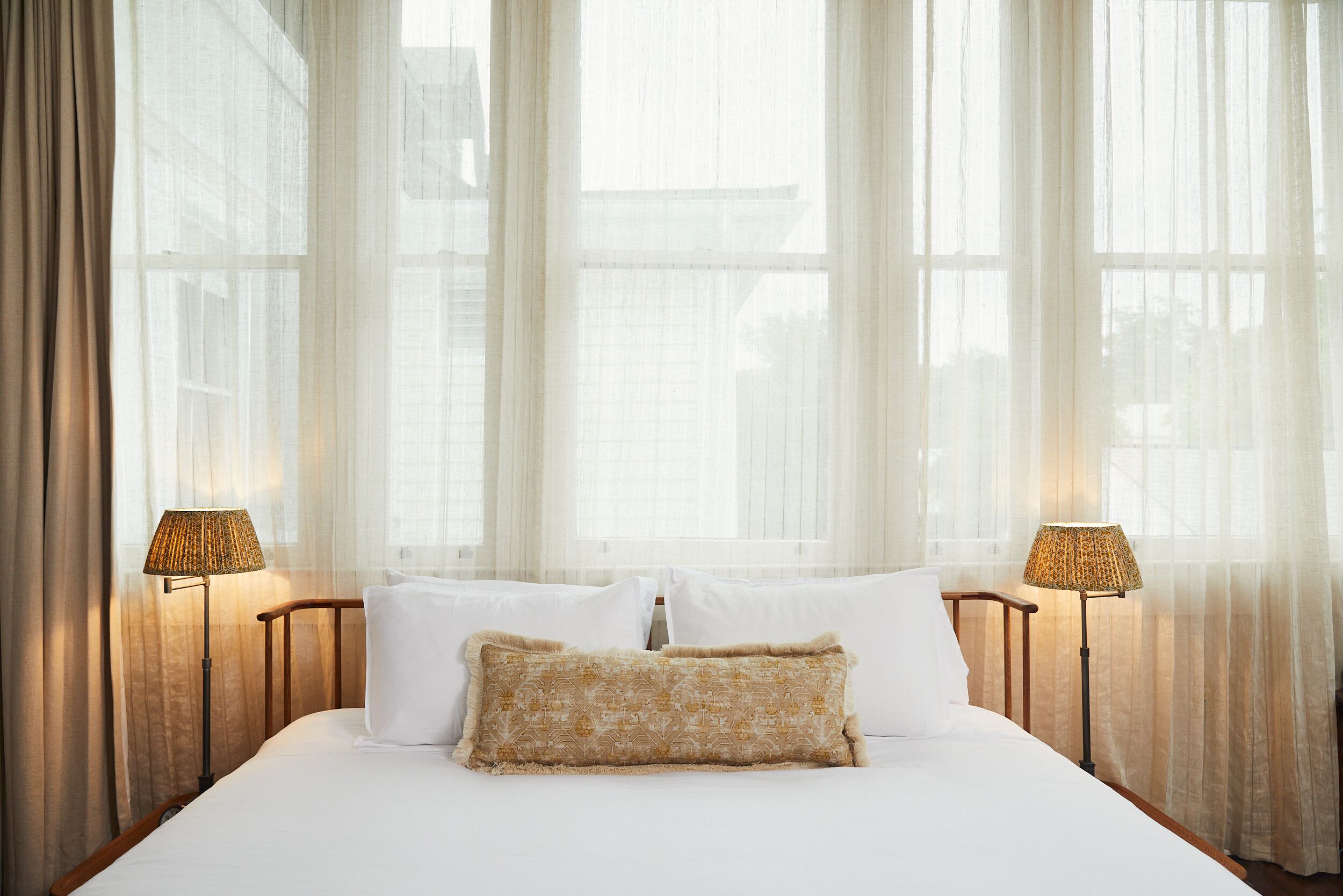 Room 2 | ミニバー、アイロン / アイロン台、WiFi (無料)、ベッドシーツ