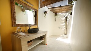 A bathroom with a wooden vanity, a large mirror, and a sink. - The Chillhouse Canggu (Canggu)