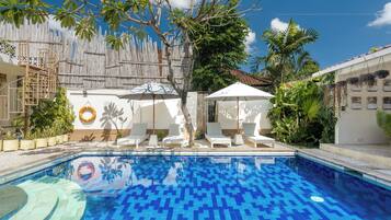 2 outdoor pools, sun loungers