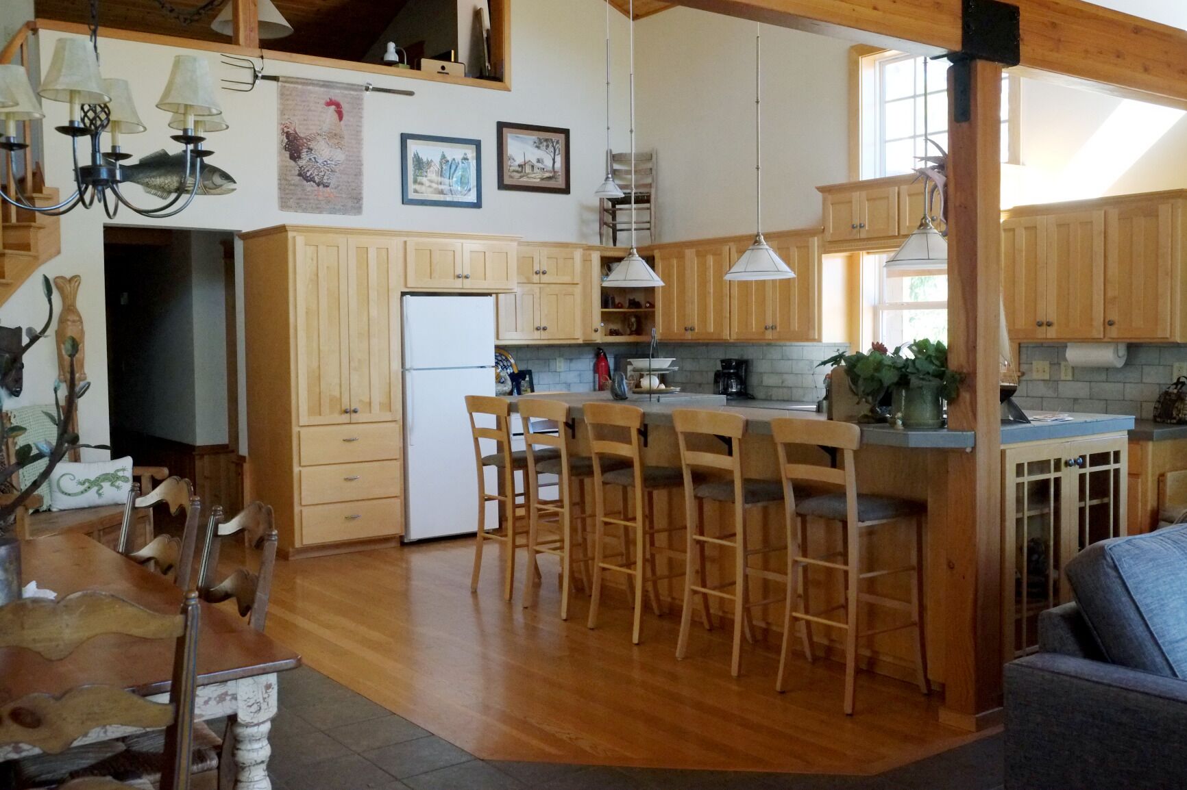 Gibson House Nehalem - on the banks of the Nehalem River near ocean beaches