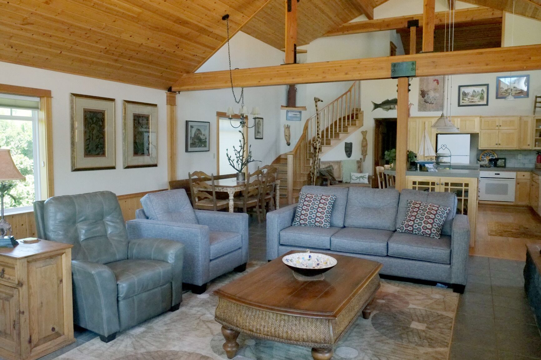 Gibson House Nehalem - on the banks of the Nehalem River near ocean beaches