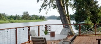 ネハレム川のほとり、美しいオレゴンビーチにとても近い