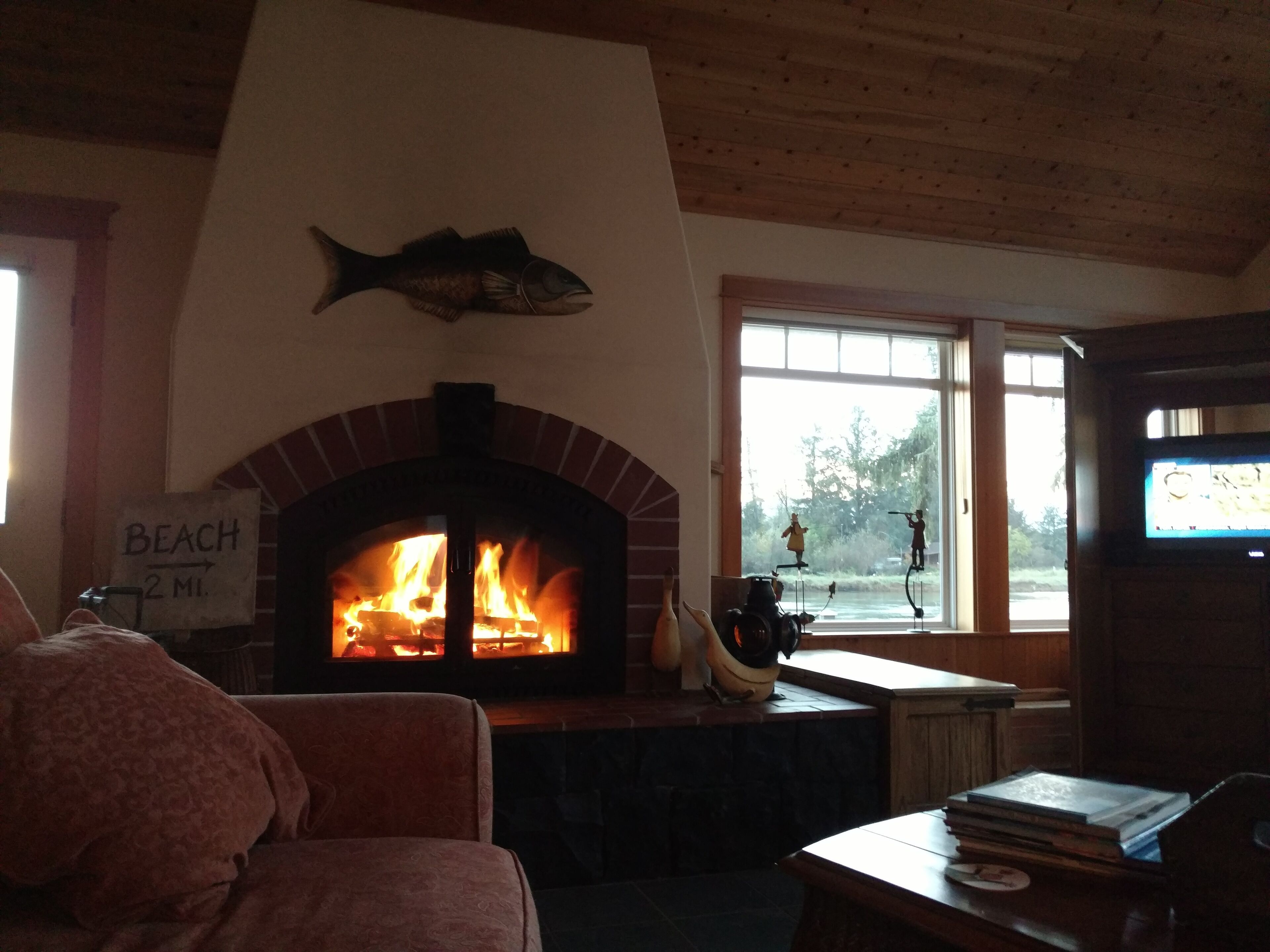 Gibson House Nehalem - on the banks of the Nehalem River near ocean beaches