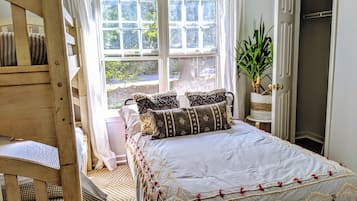 2 slaapkamers, een strijkplank/strijkijzer, wifi, beddengoed