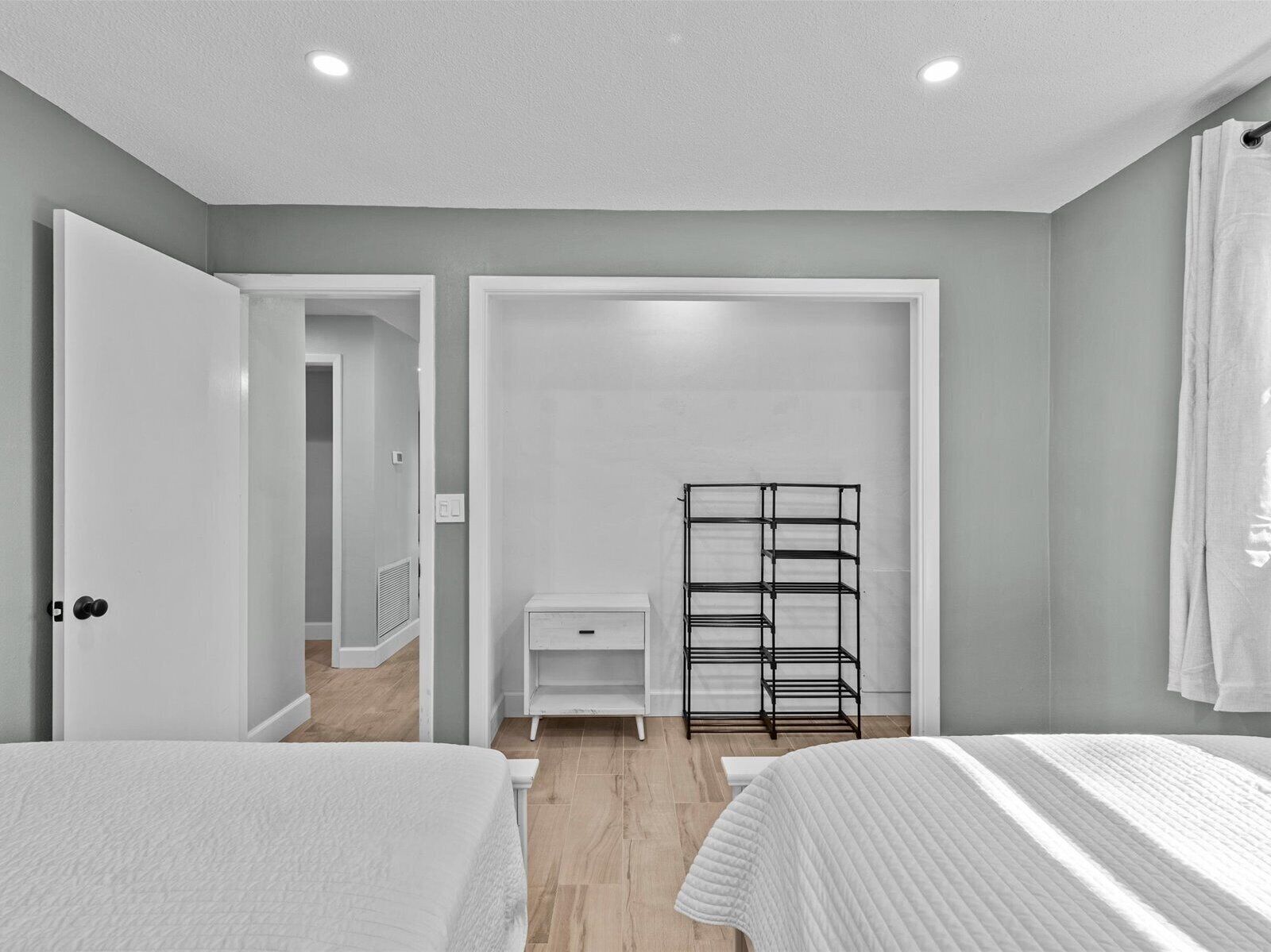 2 makuuhuonetta, silitysrauta/-lauta, Wi-Fi, vuodevaatteet