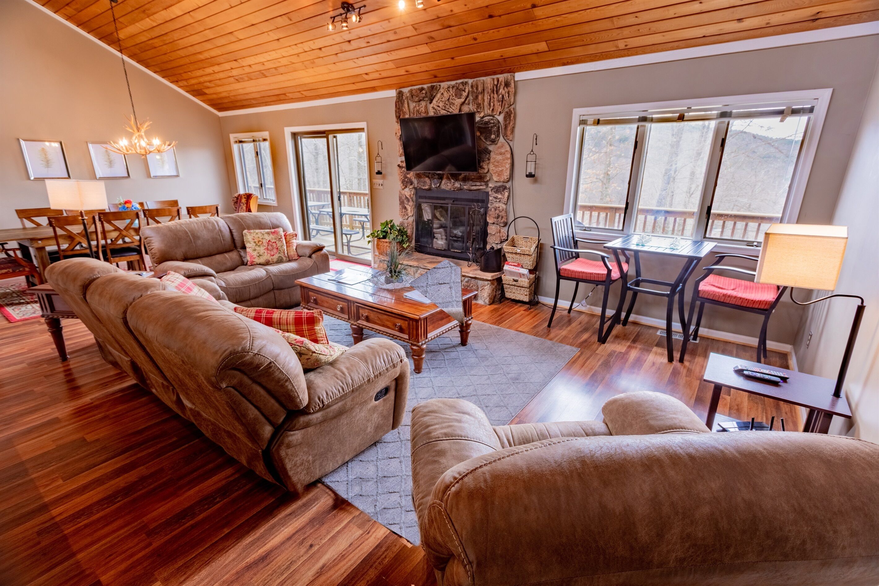 Smart-TV, Kamin, Videospiele, Netflix