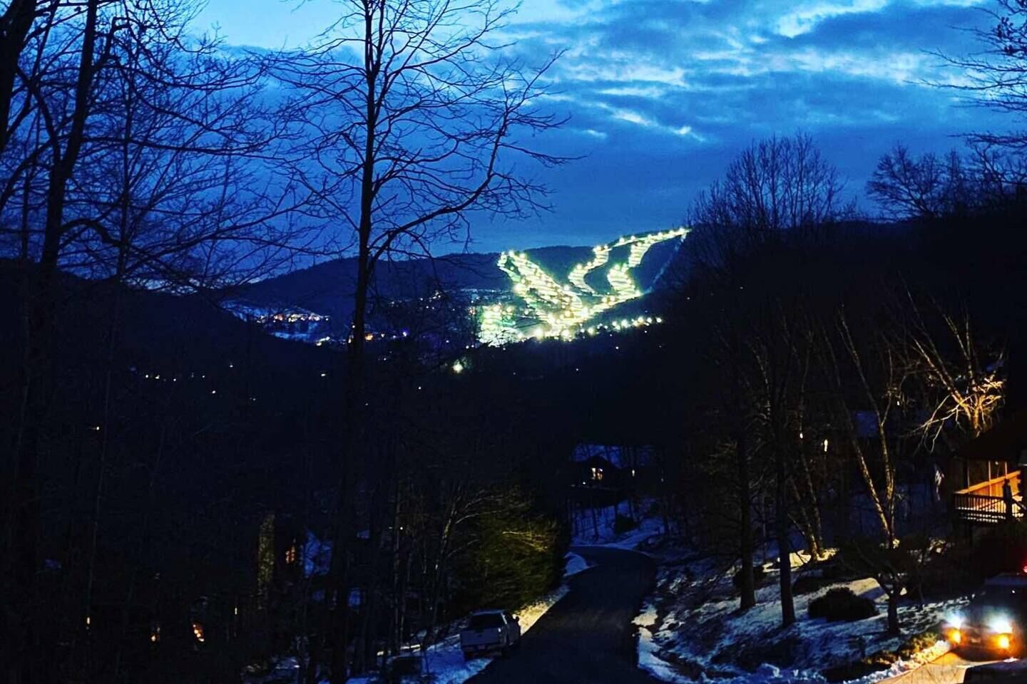 Mount Chipmunk w/ Hot Tub & Amazing View of Massanutten Resort