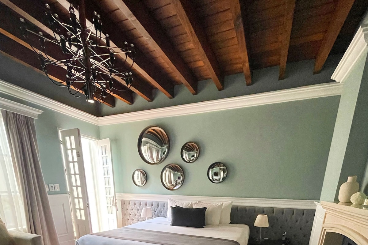Junior Room | Premium bedding, down duvets, pillow-top beds, minibar