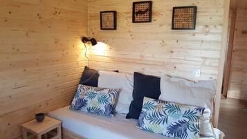 2 bedrooms, iron/ironing board, WiFi (free), bed sheets