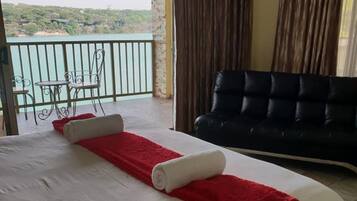 Minibar, escritorio, tabla de planchar con plancha y wifi gratis