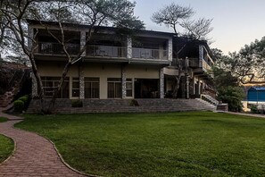 Front of property - Tiffany s Canyon lodge (Kafue)