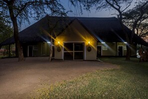 Front of property - evening/night - Tiffany s Canyon lodge (Kafue)