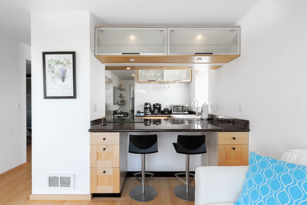 Sunny apartment with private deck, Bay view