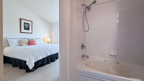 Combined shower/bathtub, hair dryer, towels - Tequilla Sunrise at Windsor Hills (Kissimmee)