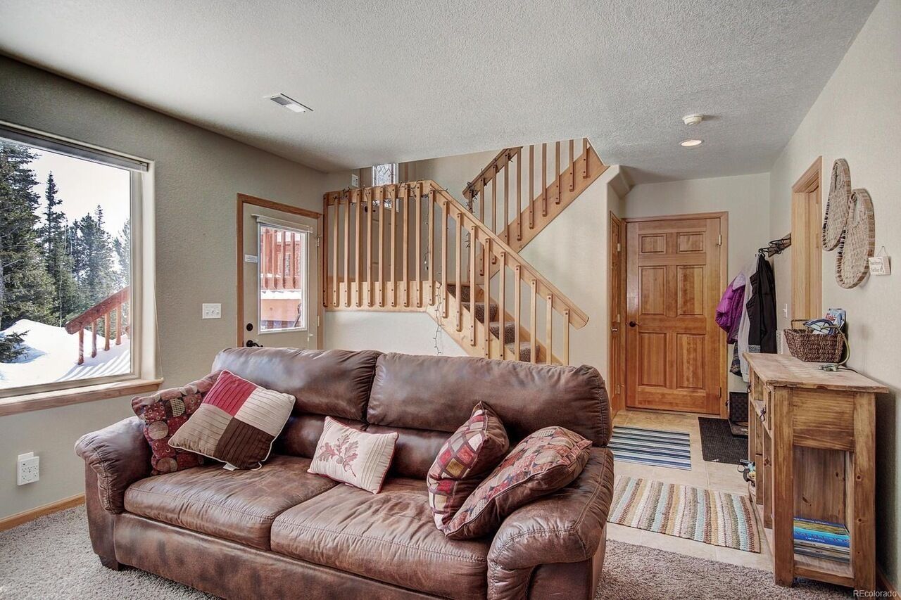 Sunny Pines: Centrally Located Mountain Cabin