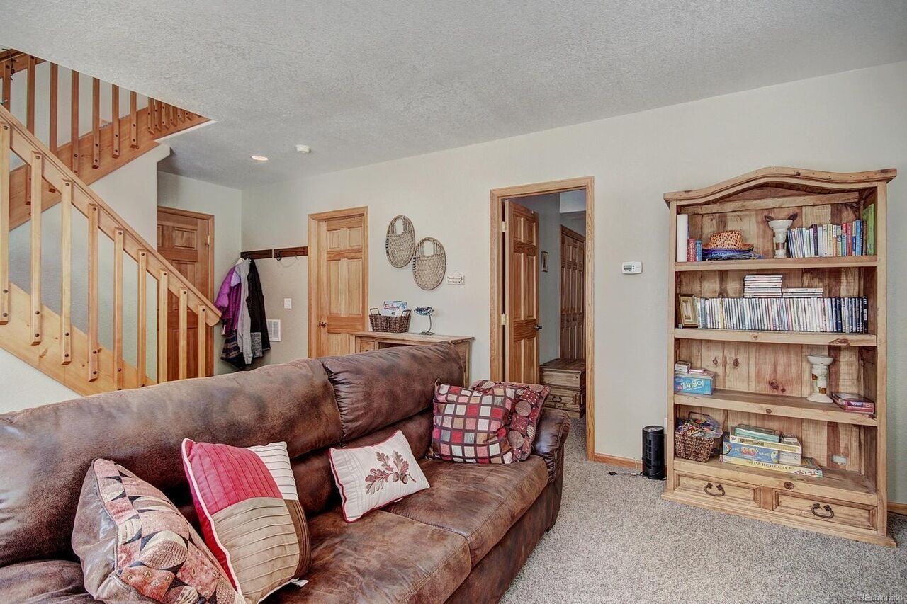 Sunny Pines: Centrally Located Mountain Cabin