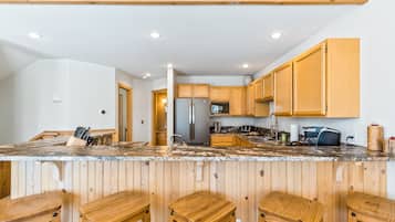 KĂŒhlschrank, Mikrowelle, Ofen, Herdplatte