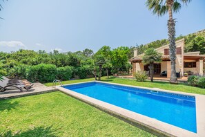 حمام سباحة