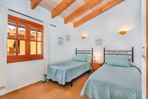 2 chambres, fer et planche à repasser, Wi-Fi gratuit, draps fournis