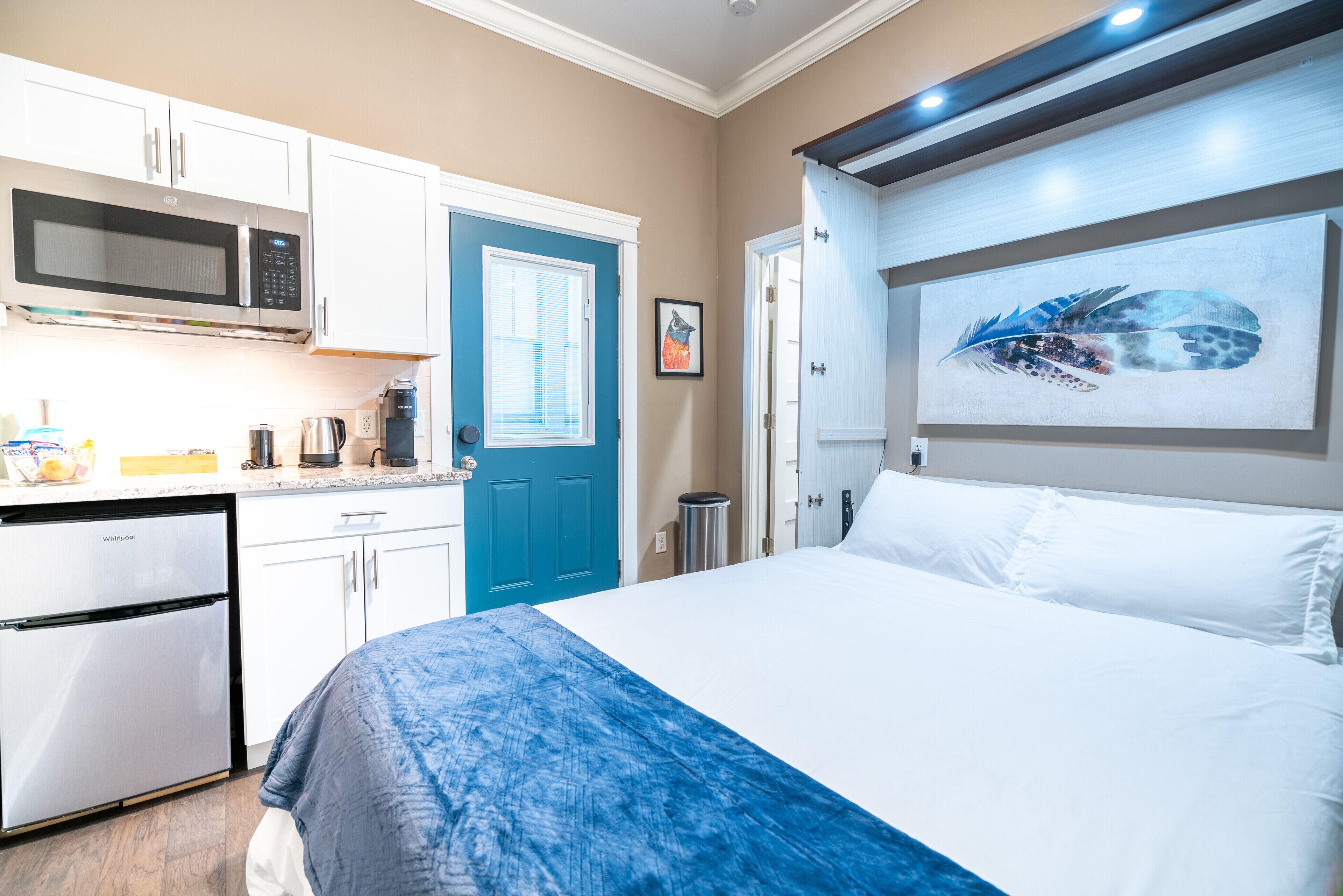 Cozy Midtown Guest Suite - incredible value