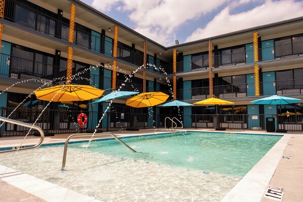 Piscine extérieure, tentes de plage, parasols de plage