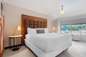 Suite, 1 letto king, non fumatori (Upgrade) | Biancheria da letto di alta qualità, materassi in memory foam