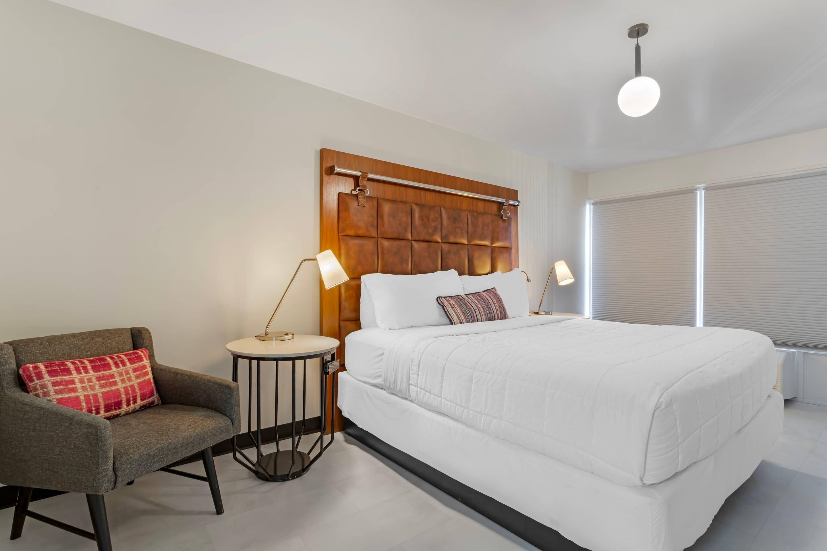 Sengetøy av topp kvalitet, memory foam-senger og skrivebord