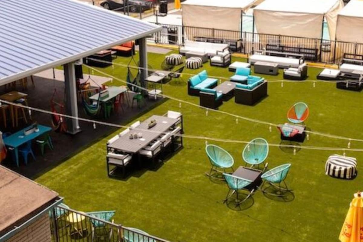 Standard Room, 1 King Bed, Non Smoking | Terrace/patio