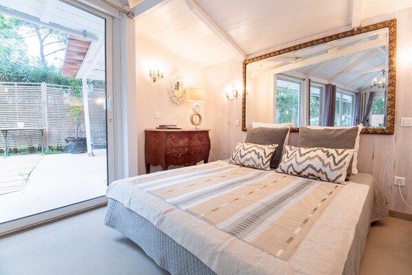 1 Schlafzimmer, Schreibtisch, Bügeleisen/Bügelbrett, Reisekinderbett