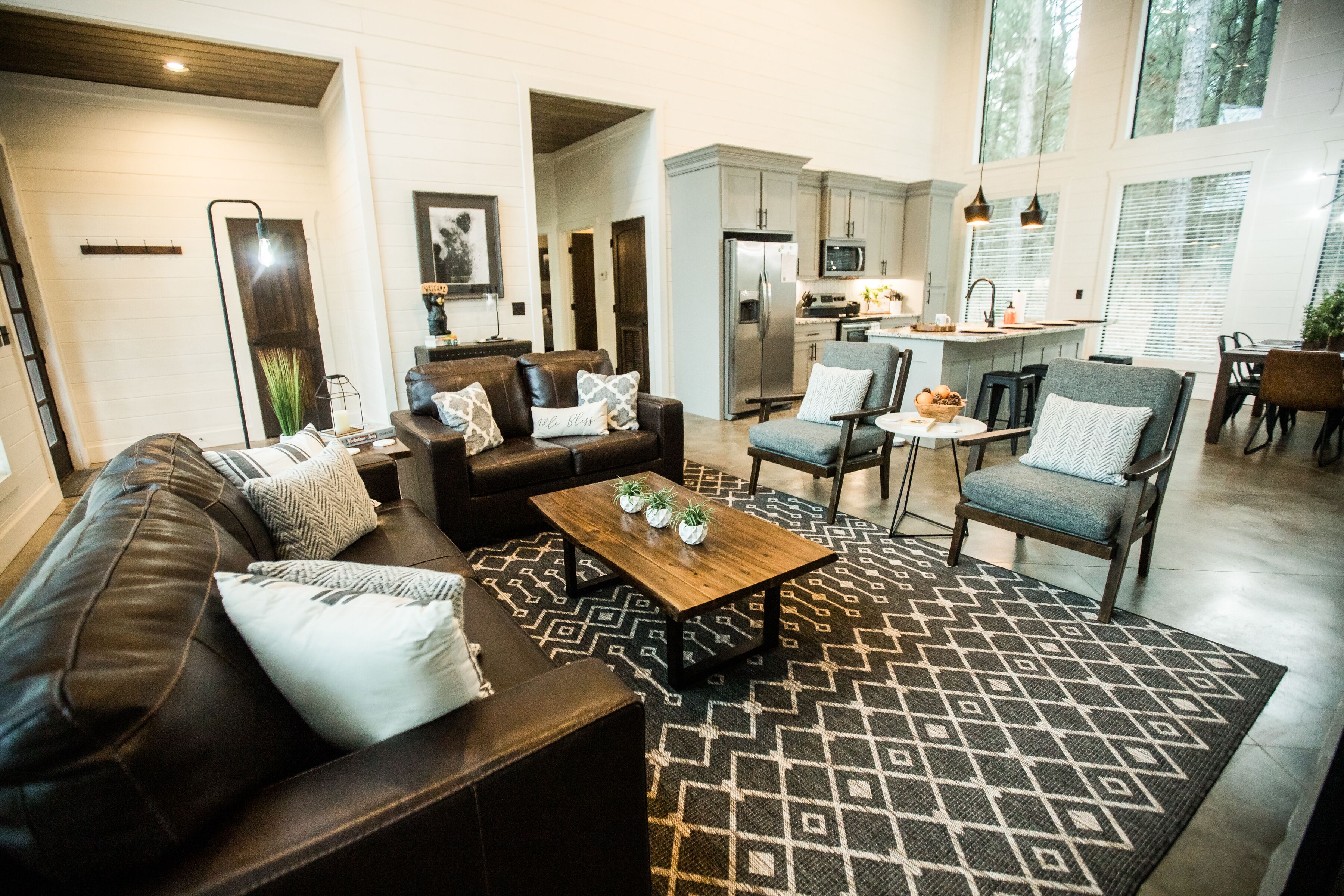 Brand New Idle Bliss 2 Bdrm, 2 1/2 Bth, Hot Tub, Firepit, Outdoor Fireplace