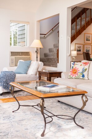 Smart TV, fireplace - Waterfront - Waterfront, dock.  Off season rates Sep - Apr (Saunderstown)