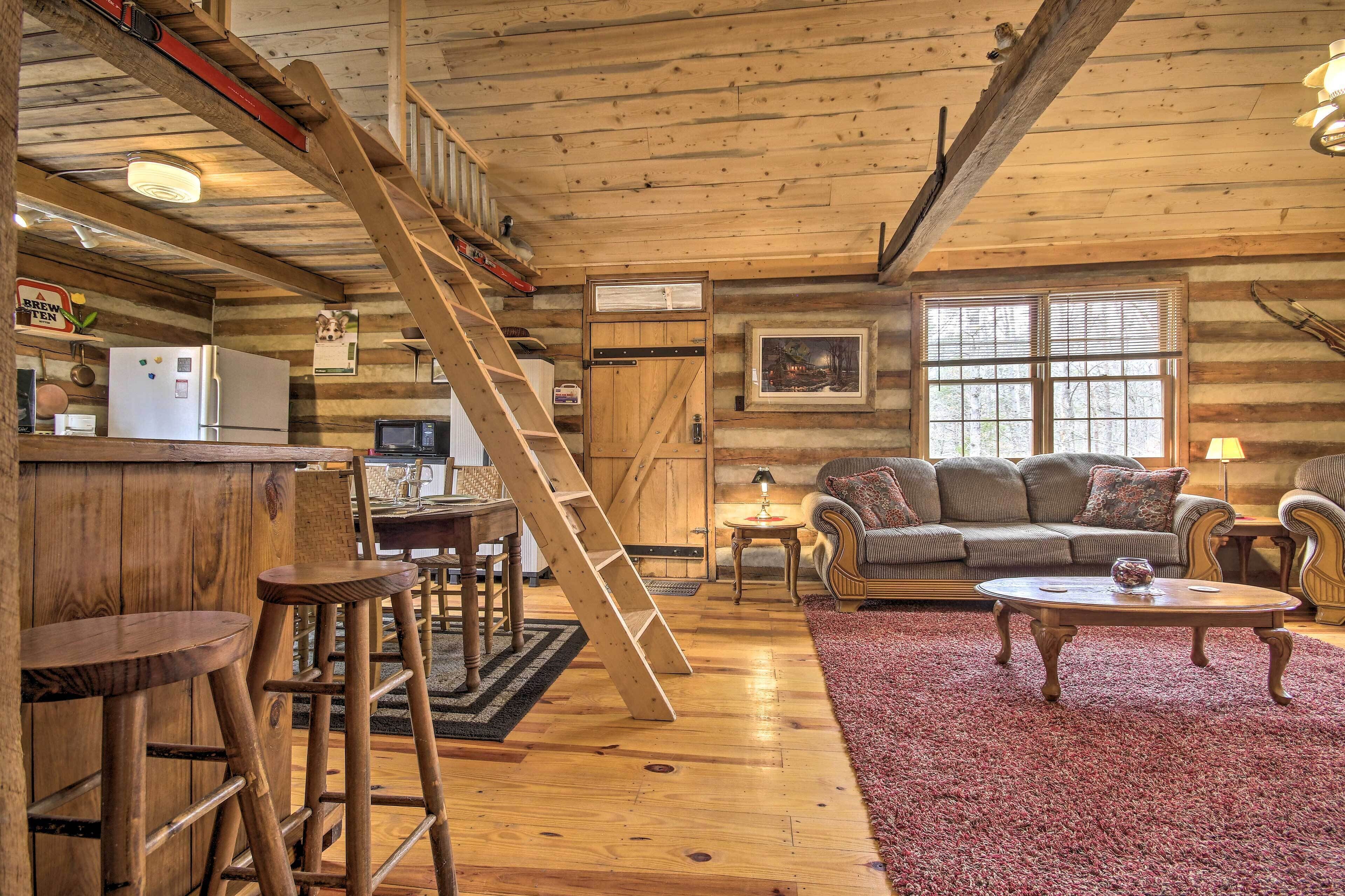 Scenic Cabin w/ Deck & Fire Pit - Near Hiking!