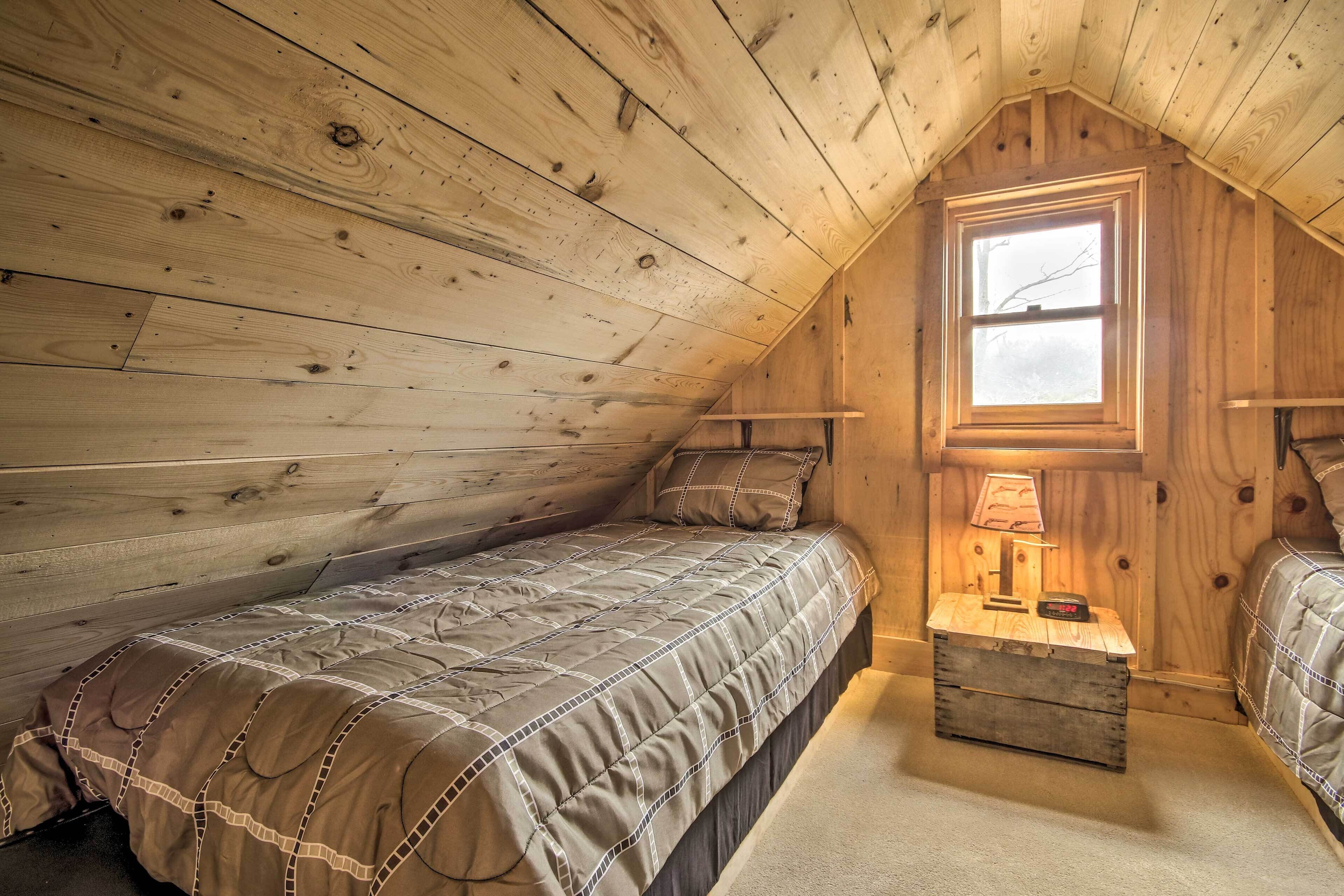 Scenic Cabin w/ Deck & Fire Pit - Near Hiking!