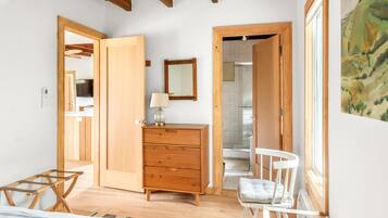 3 bedrooms, internet, bed sheets