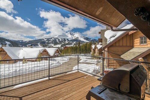 Townhome w/private hot tub, views of Lone Peak, close to Big Sky Resort - Alpenglow Lookout