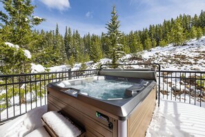 Outdoor spa tub - Townhome w/private hot tub, views of Lone Peak, close to Big Sky Resort - Alpenglow Lookout (Big Sky)