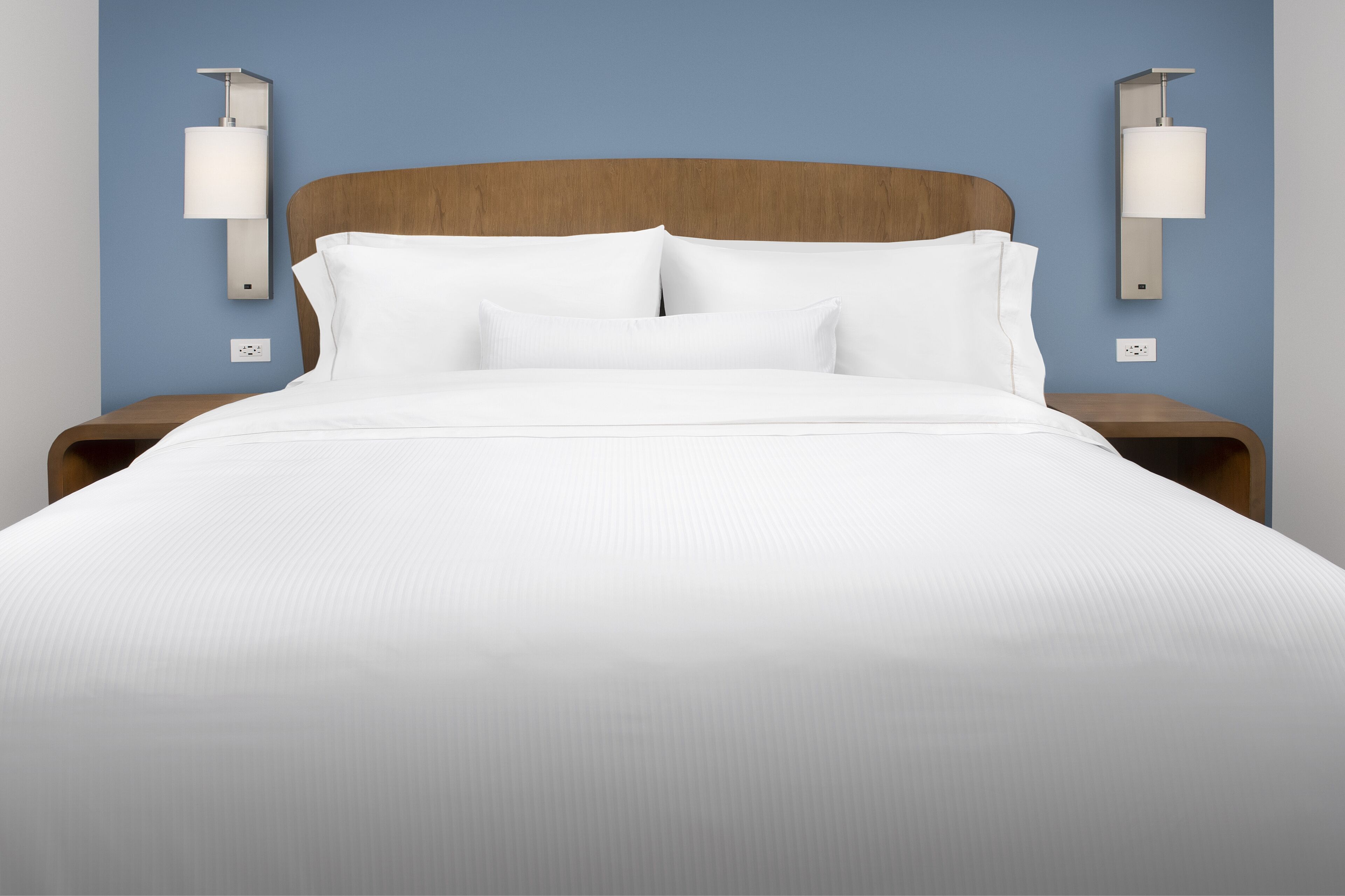 premium bedding, pillow-top beds, in-room safe, desk