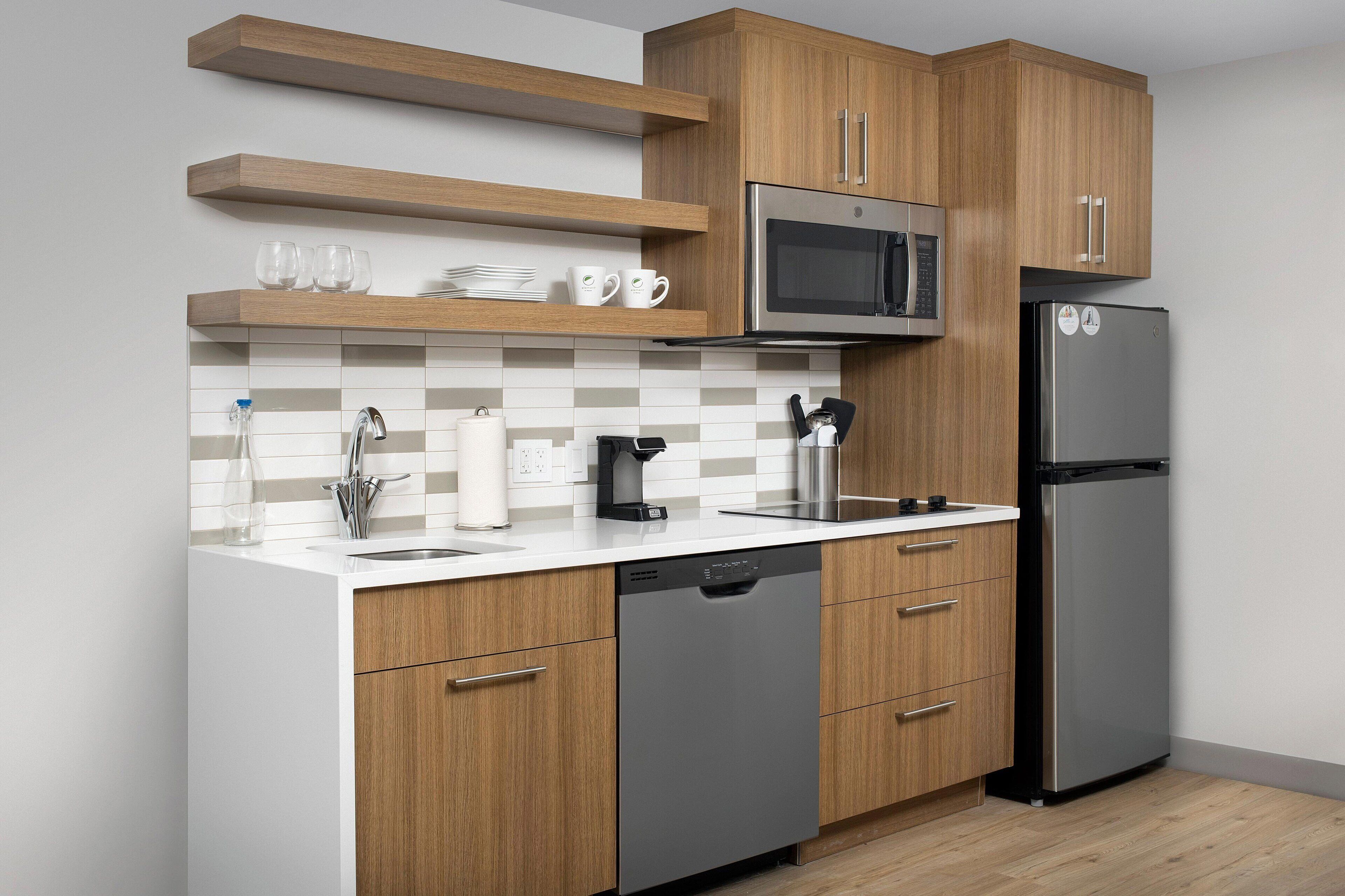 suite, 1 bedroom | premium bedding, pillow-top beds, in-room safe, desk