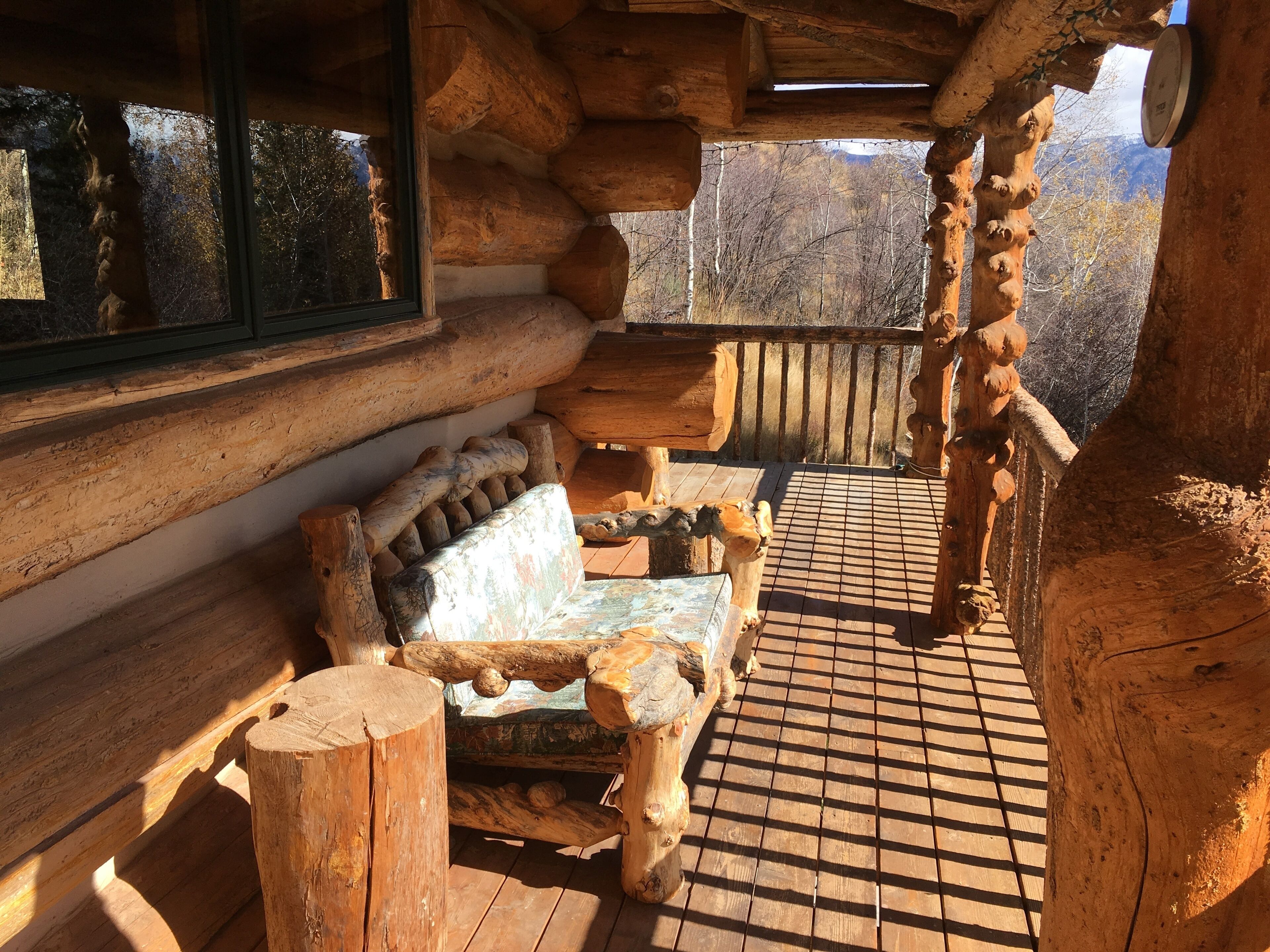 BEAUTIFUL RUSTIC MOUNTAIN CABIN-FAMILY OUTDOORS-ARTIST-PARADISE-4 bed 2 bath