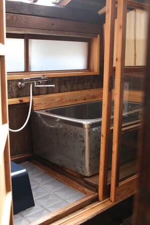 3 Bedroom Traditional Japanese House | Bathroom | Separate tub and shower, free toiletries, hair dryer, slippers - Yui Valley (Fujieda)