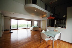 Maison, 3 chambres | Coin séjour