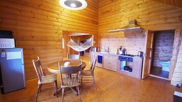 小屋, 2 間臥室 (Log House) | 私人廚房 | 電冰箱、微波爐、爐台、電熱水壺