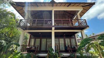 Villa Amakan | In-room safe, desk, laptop workspace, individually decorated