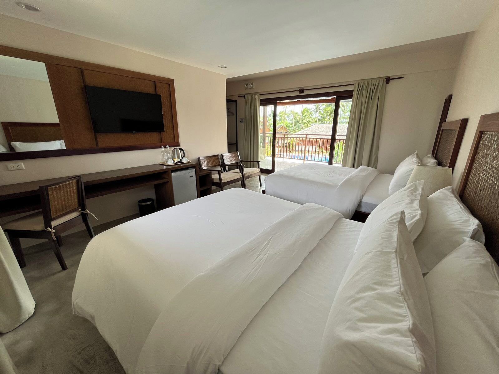 Rattan Deluxe Twin | In-room safe, individually decorated, individually furnished, desk