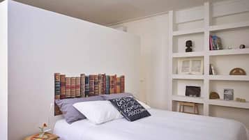 1 Schlafzimmer, Schreibtisch, Bügeleisen/Bügelbrett, Reisekinderbett