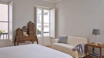 2 Schlafzimmer, Schreibtisch, Bügeleisen/Bügelbrett, Reisekinderbett