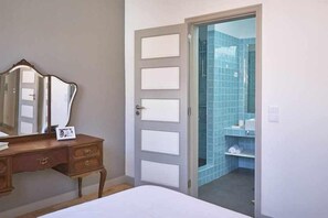 2 bedrooms, desk, iron/ironing board, travel cot - Casas do Arco - Casa do Baldi (Coimbra)