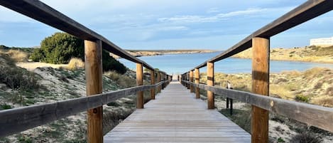 Una playa cerca