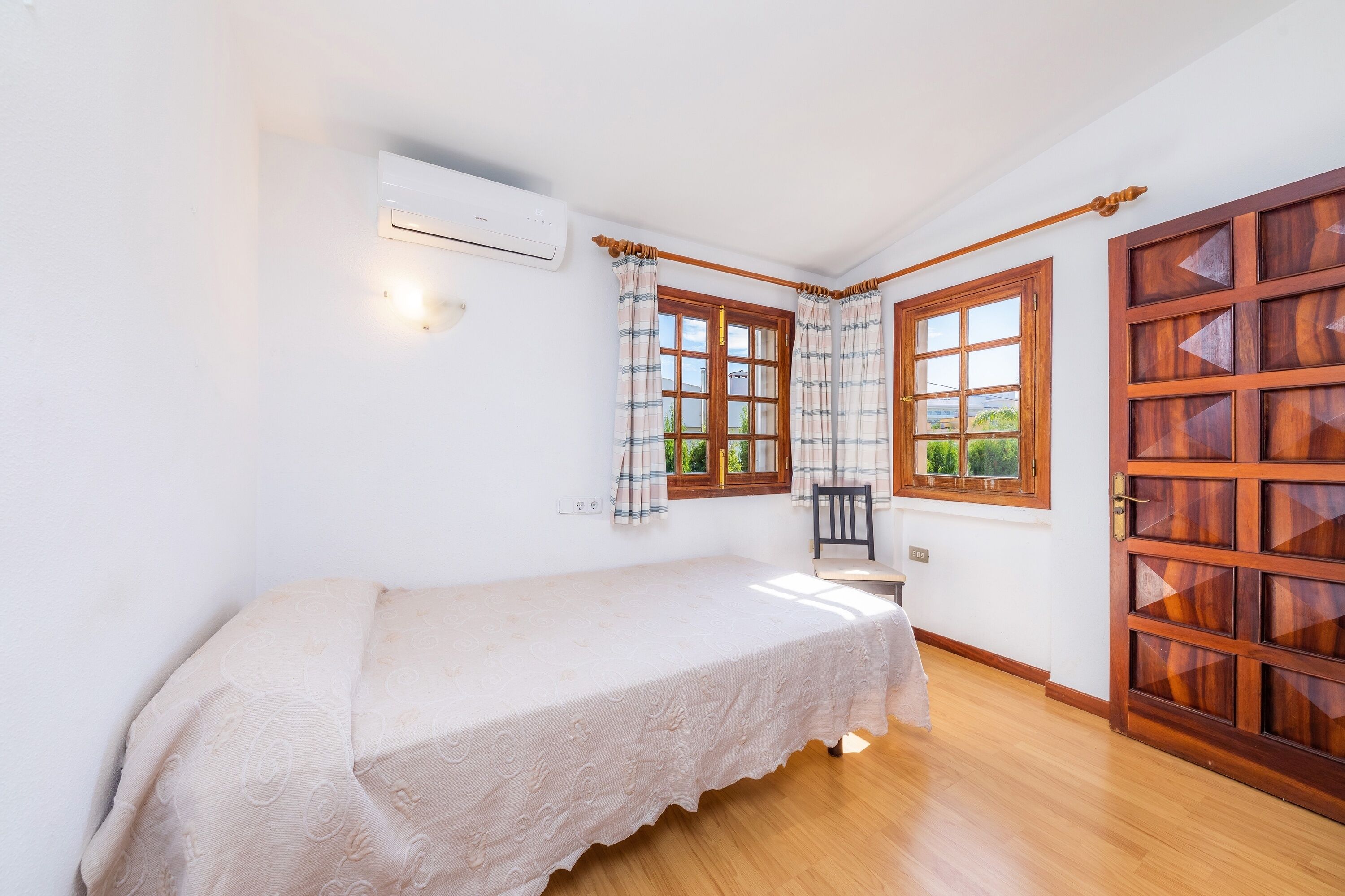 5 slaapkamers, een strijkplank/strijkijzer, gratis wifi, beddengoed